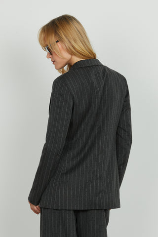 Giacca MANDRA_S lunga manica lunga 1 bottone con tasche più patte gessato più borchie