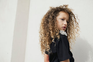 T-shirt ERI mezza manica con applicazione spalle cabochon