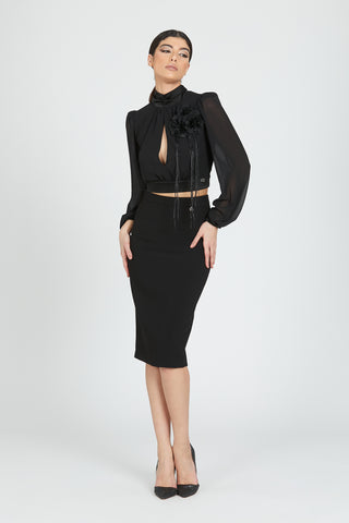 Blusa ARNO corta manica lunga con ap.dietro più fusciacca più spilla fiore