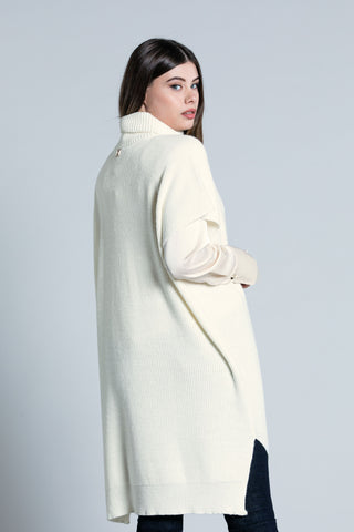 OSHO long half-sleeved shirt with wide round neck, high neck and slits on the oversized hem