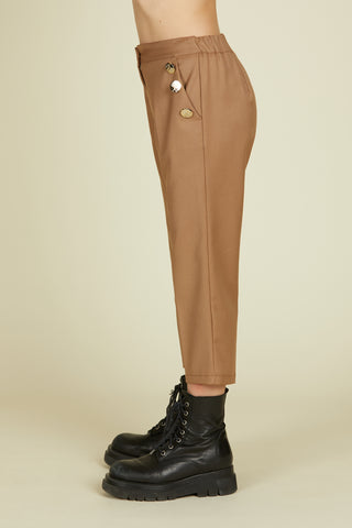 ASTERIX capri pant 7 buttons.