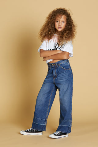 APUS short s/m ruffle t-shirt with print plus shoulder buttons and rhinestone brooch