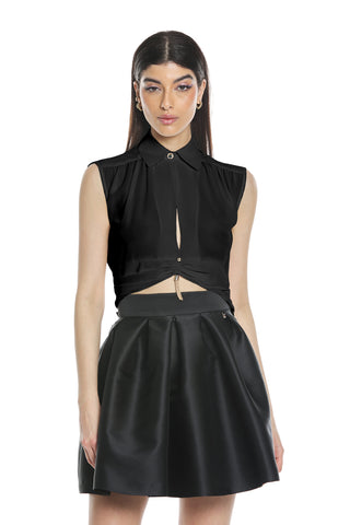 CORNIOLA sleeveless sc.v blouse with hanging chains accessory
