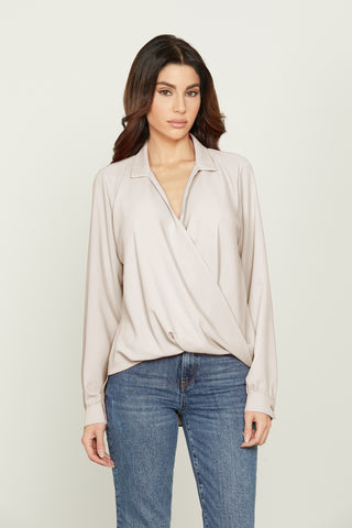 Blusa OREN con scollo incrocio asimmetrica