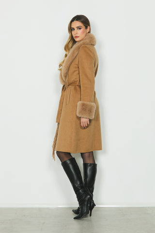Cappotto GUENDA sfoderato con ecopelliccia staccabile più cintura e frange