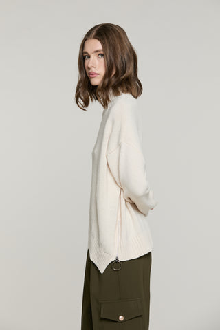 Maglia LYS collo alto taglio asimmetrico