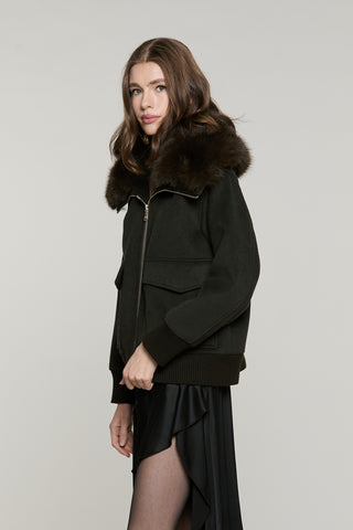 Cappotto SAEZ corto manica lunga con bordi costa con ts più patte più zip più collo ecopelliccia staccabile