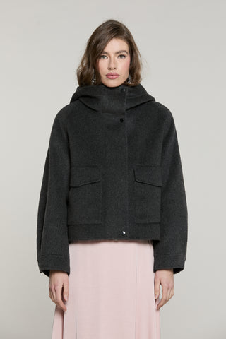 Cappotto LOVELYSA corto manica lunga con tasche toppa più cappuccio più zip più snap