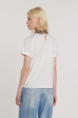 T-Shirt ARLETTI maniche corte con risvolto più colletto animalier più applicazioni gioiello più goccia