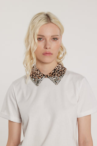 T-Shirt ARLETTI maniche corte con risvolto più colletto animalier più applicazioni gioiello più goccia