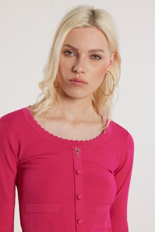 Maglia ADELE maniche lunghe scollo alla madonna con finta apertura più bottoni più applicazioni logo e fiocco