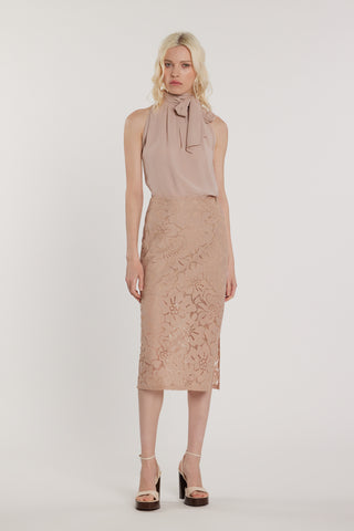 Blusa MYNIEL smanicata collo alla americana con fusciacca più goccia sul seno e schiena