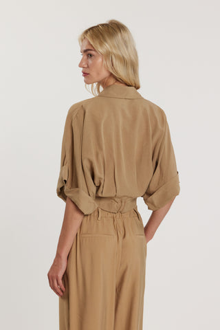 Camicia TRADY maniche tre quarti kimono con risvolto più applicazioni gioiello più pieghe sul fondo