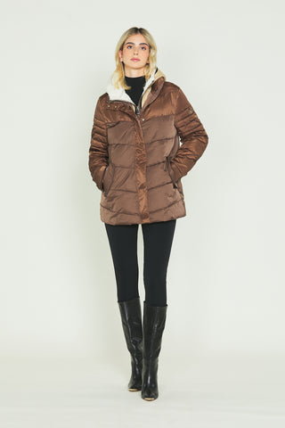 CHISATO long-sleeved down jacket with eco-sheepskin insert and detachable hood. More zips more ts