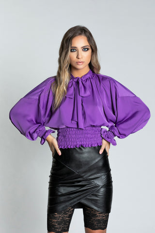 NEFT_A long-sleeved batwing neckline blouse with sash and smok stitch 