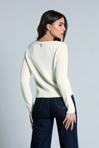 DANDA long-sleeved v-neck sweater with gold chain