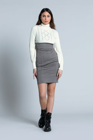 DAND short, long-sleeved shirt with balloon, turtleneck, braids and diamonds