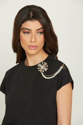 T-shirt NICETO mezza manica con spilla più collana più strass