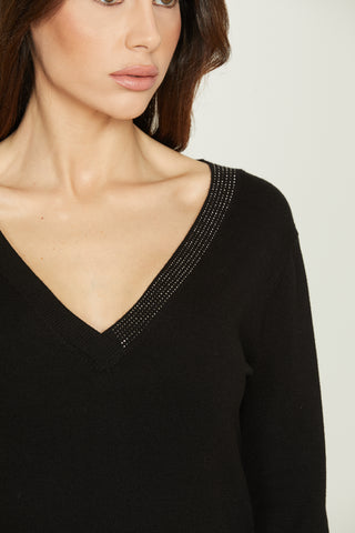 DEMETRA long-sleeved v-neck sweater with rhinestones