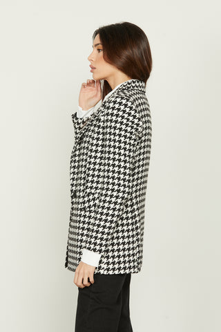 SAMPLY_A long-sleeved jacket with pockets plus houndstooth flaps