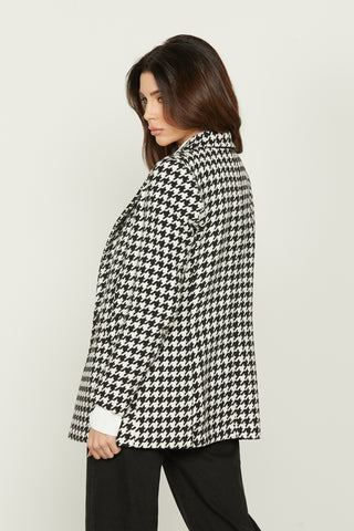 SAMPLY_A long-sleeved jacket with pockets plus houndstooth flaps