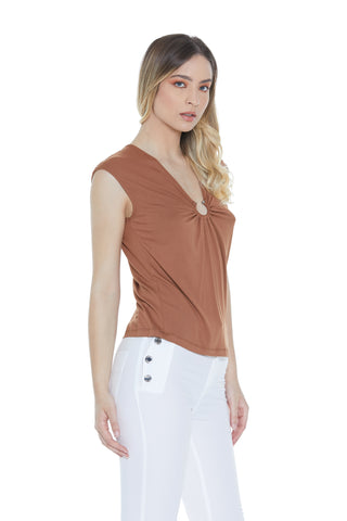 ROMI half-sleeved V-neck t-shirt with ring