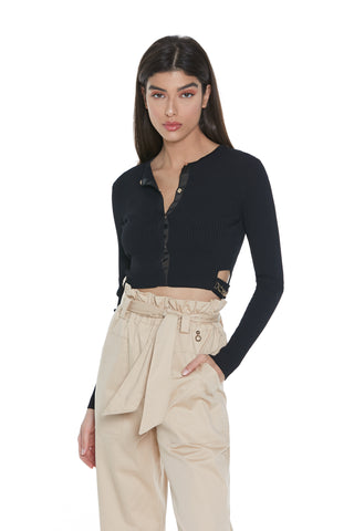 RAN short, long-sleeved cardigan with side opening and ribbed chain buckles