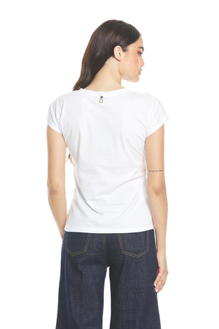 HERA half-sleeved t-shirt with relief print and necklace